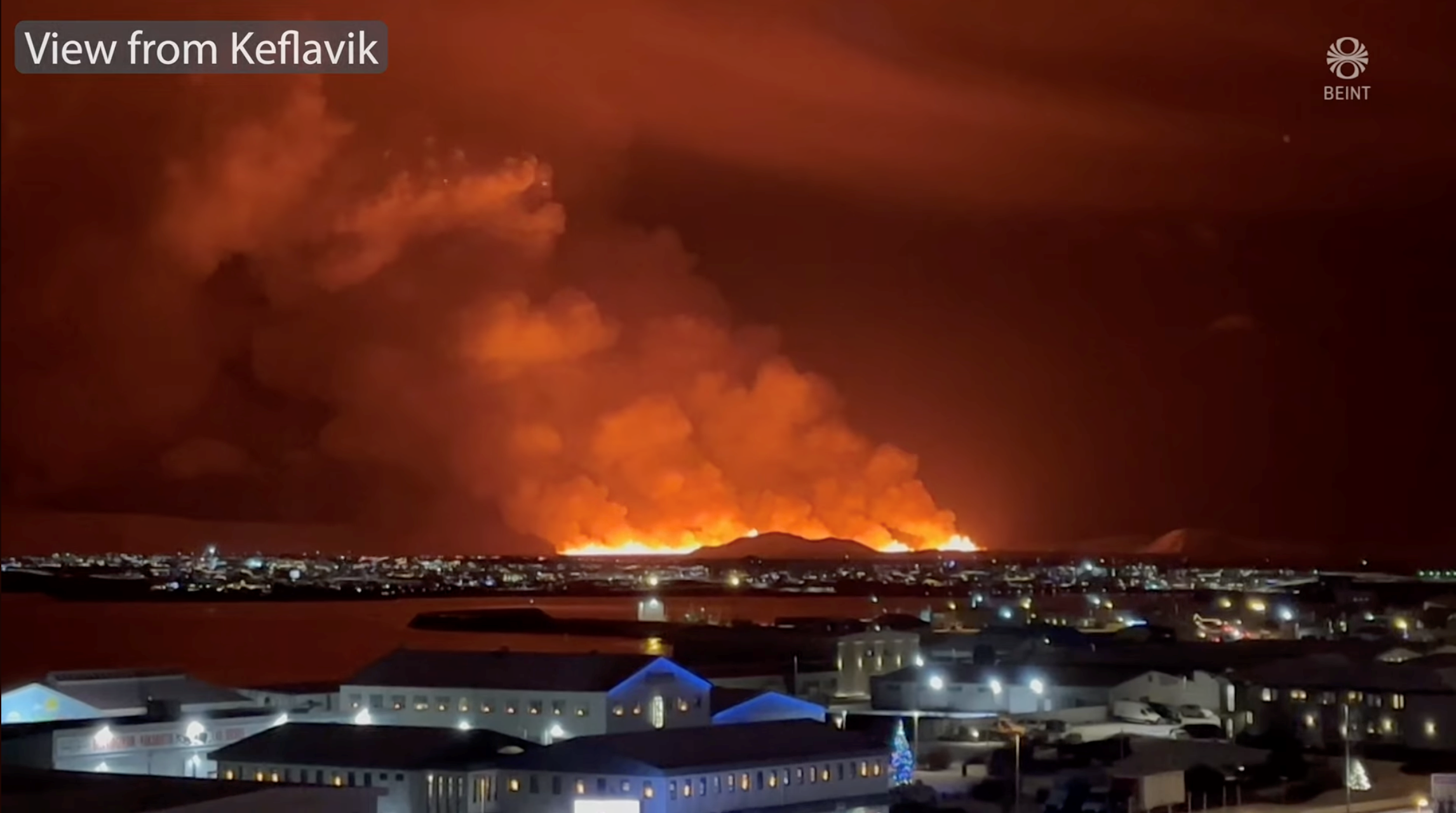 Filmbe illő vulkánkitörés Izlandon, az egyik legnépszerűbb látványosság közelében kép